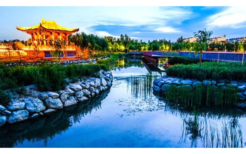 敦煌飛天公園主題燈光秀美輪美奐